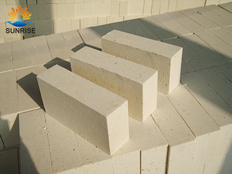 Insulating silica brick